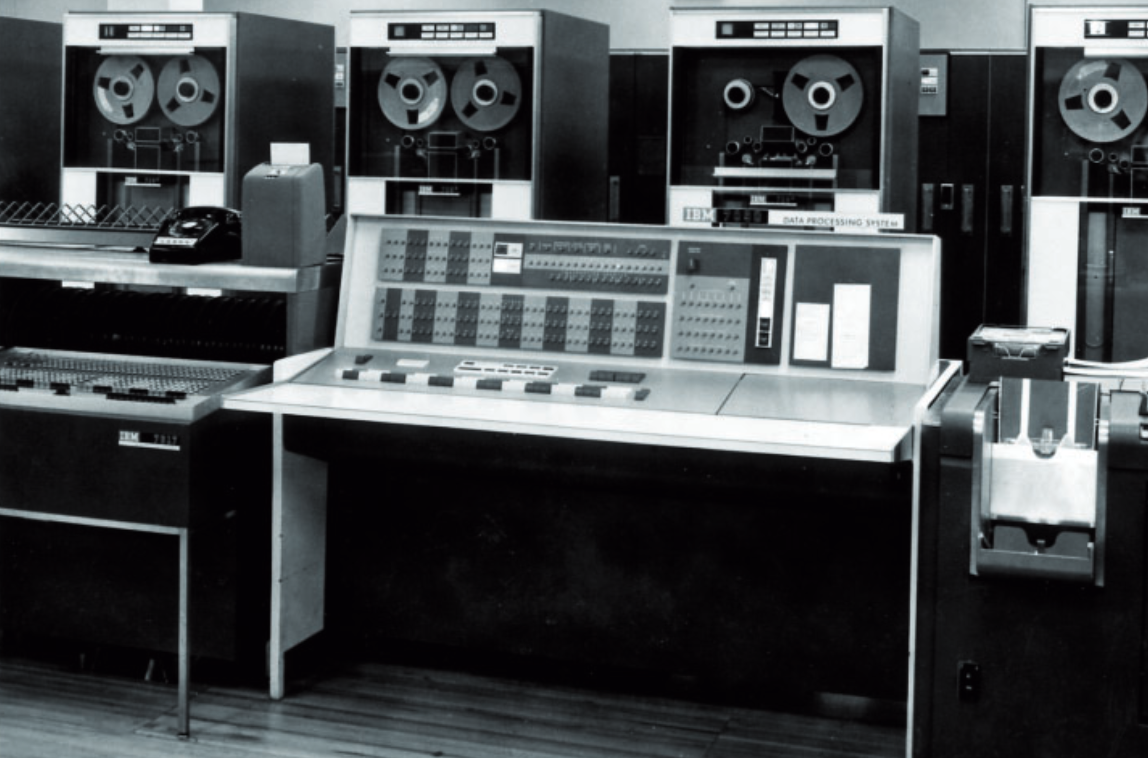 Picture of the IBM 7090 mainframe